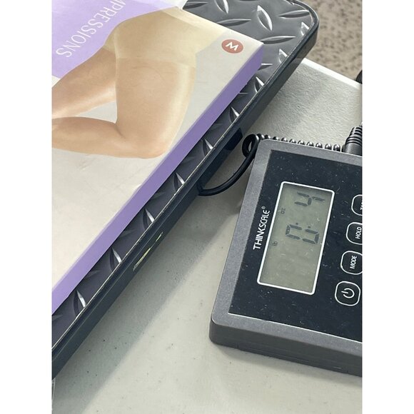 Silk Impressions Shimmer Sheer Pantyhose Size Medium Beige 20 Denier 2 Pairs NEW - Picture 6 of 6